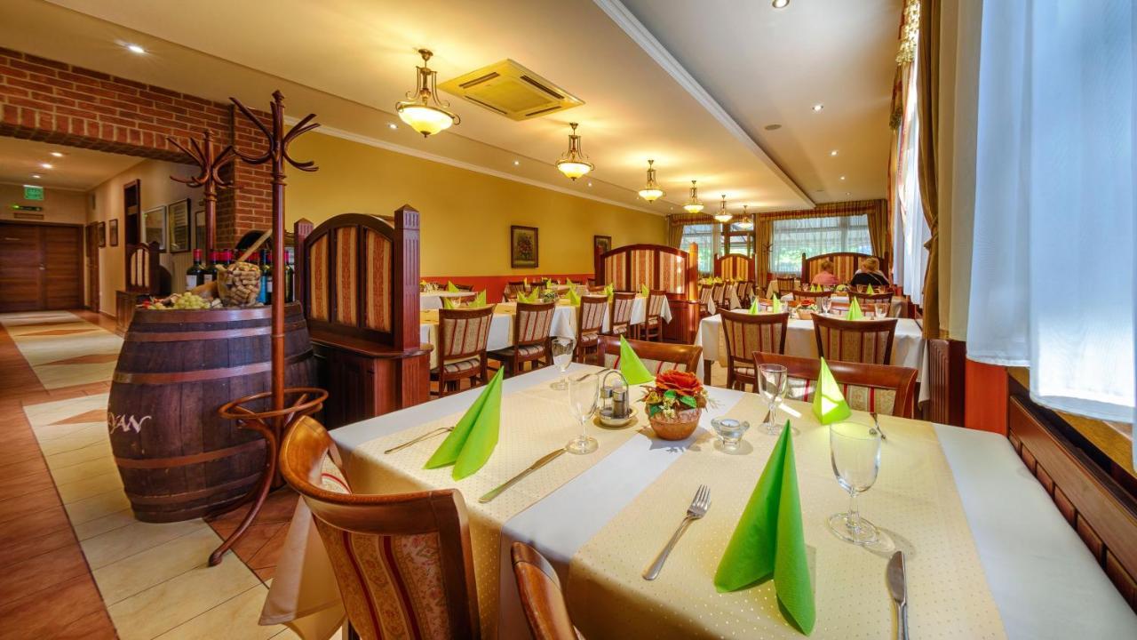 Hotel Tevel Sladkovicovo Extérieur photo